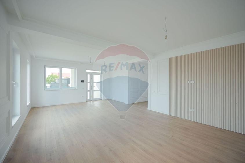 Casă individuală cu 4 camere cu Teren 537 Mp în Paleu