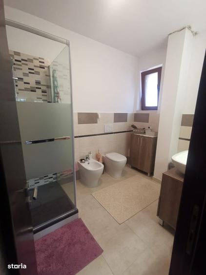 Casă cu 4 camere în Bascov