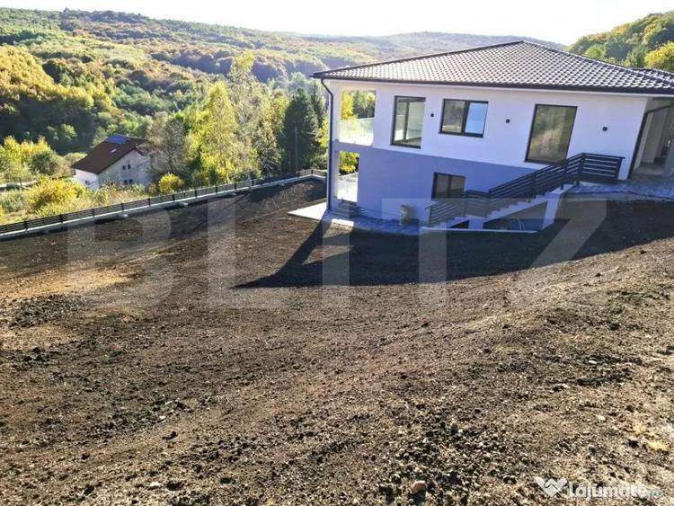 Casă cu 5 camere cu Teren 400 Mp în Central