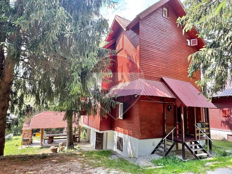 Casă cu 9 camere în Central