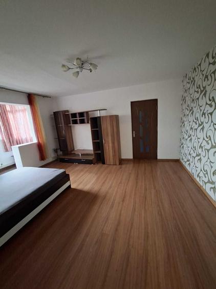 Apartament cu 2 camere semidecomandat în Exterior Vest