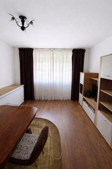 Apartament cu 3 camere decomandat în Tașca