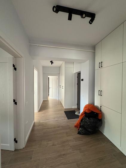 Apartament cu 3 camere, mobilat în Apărătorii Patriei