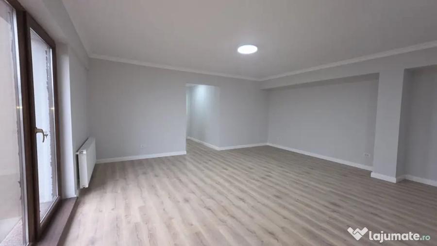 Apartament cu 3 camere semidecomandat în Dămăroaia