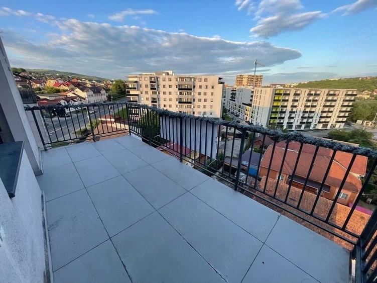 Apartament cu 3 camere semidecomandat, mobilat în Dâmbul Rotund