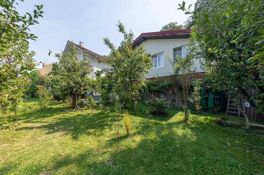 Casă individuală cu 5 camere cu Canalizare în Central