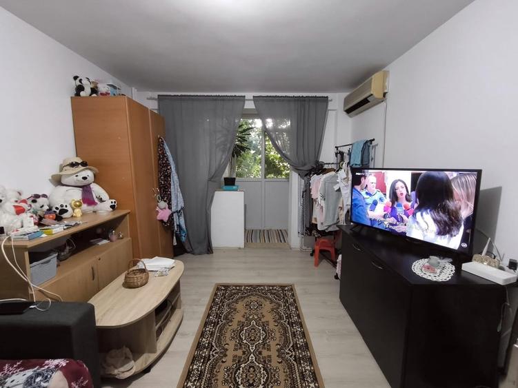 Apartament cu 4 camere decomandat în Lacul Tei