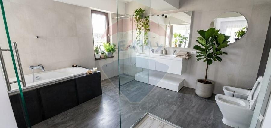 Apartament cu 4 camere decomandat în Băneasa