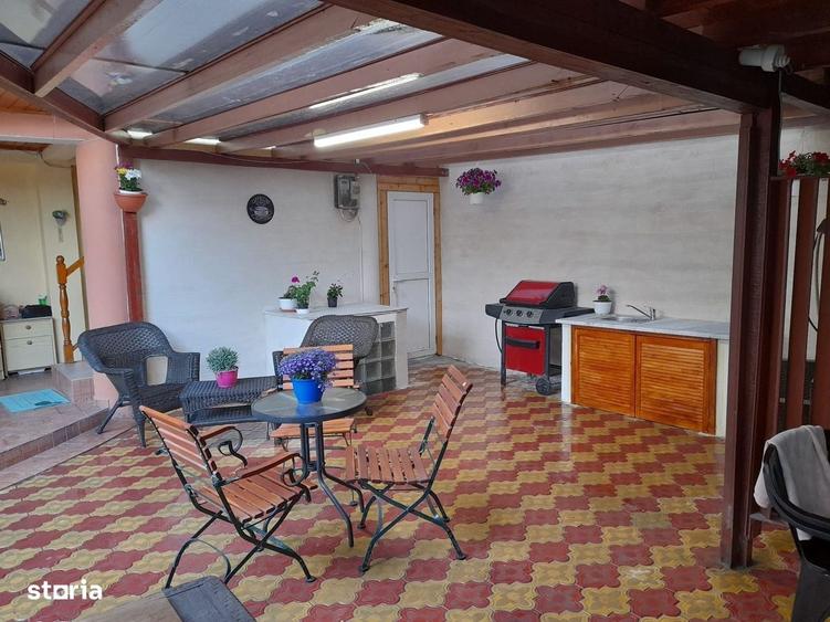 Casă cu 4 camere decomandat în Nord
