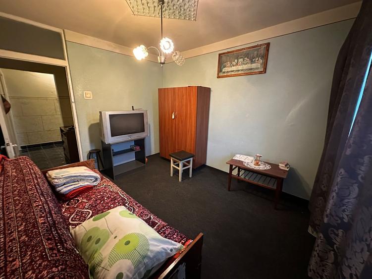 Apartament cu 3 camere decomandat, mobilat în Între Lacuri