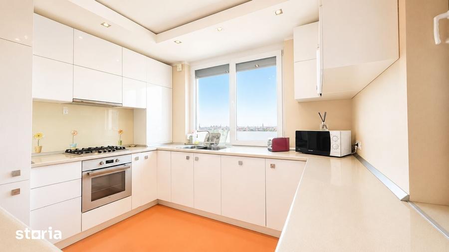 Apartament cu 3 camere în Intim