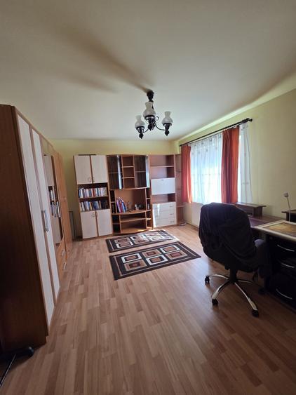 Casă cu 3 camere cu Teren 100 Mp în Florești
