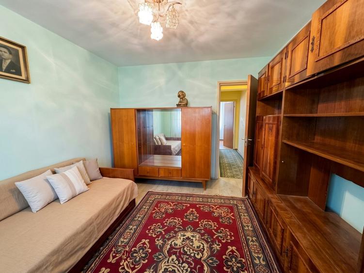 Apartament cu 4 camere semidecomandat în Drumul Taberei