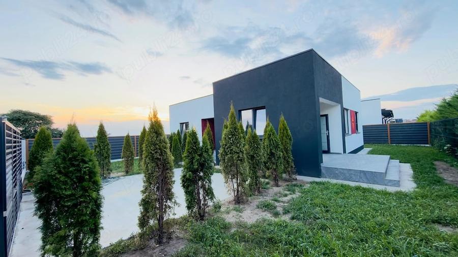 Casă cu 7 camere cu Teren 447 Mp în Central