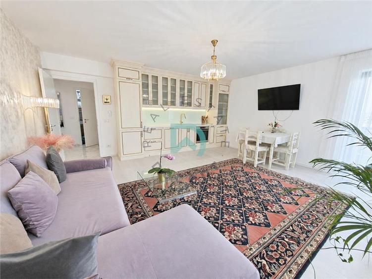 Apartament cu 3 camere decomandat în Tractorul