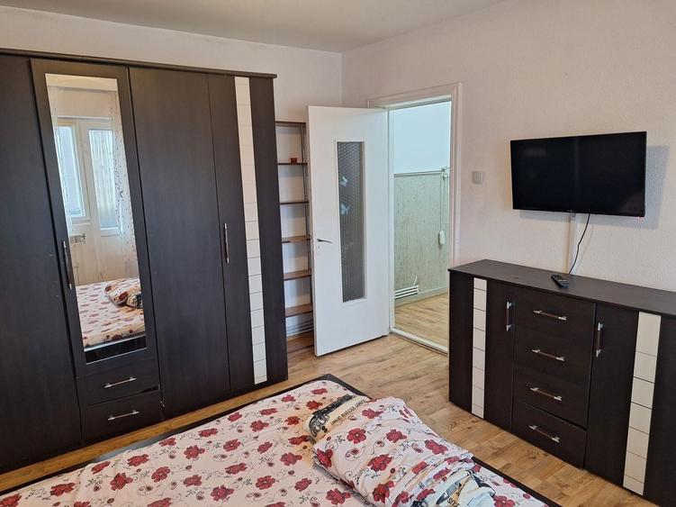 Apartament cu 3 camere decomandat în Faleza Nord