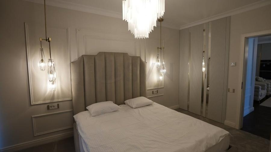 Apartament cu 3 camere semidecomandat, mobilat în Sisești