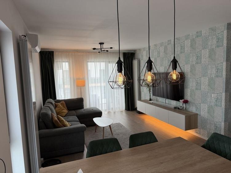 Apartament cu 3 camere decomandat, mobilat în Central