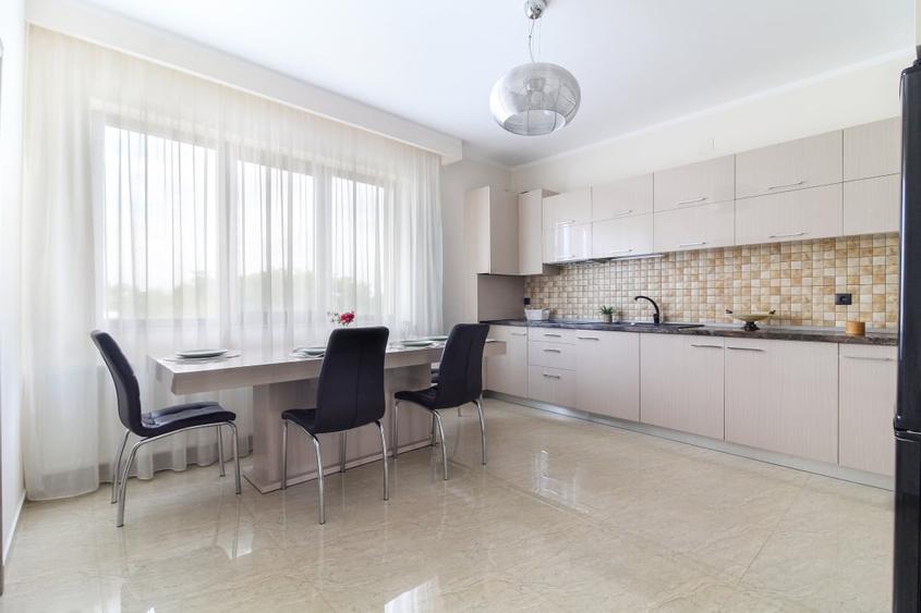 Duplex cu 5 camere cu Canalizare în Bună Ziua