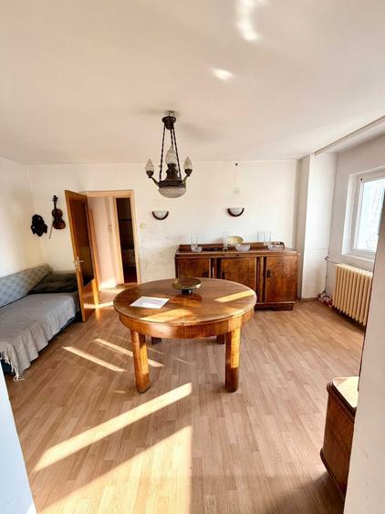 Apartament cu 3 camere decomandat în Șerban Vodă