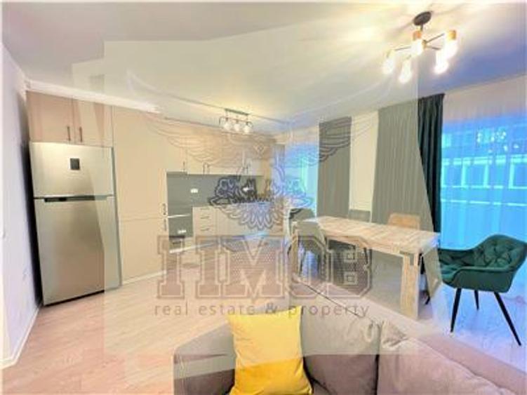 Apartament cu 3 camere semidecomandat, mobilat în Central