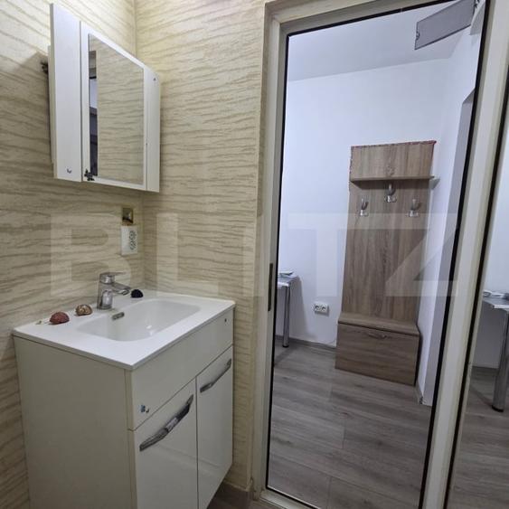 Garsoniera, decomandat, 25 mp, zona Tiglina 1 - 6