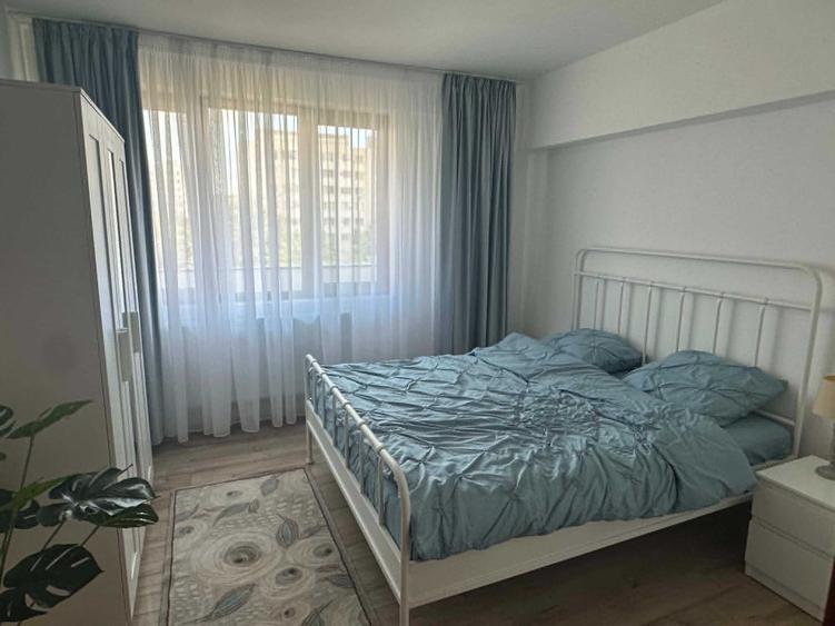 Apartament cu 3 camere semidecomandat în Titan