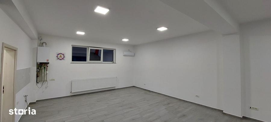 Casă cu 7 camere cu Teren 300 Mp în Odăile