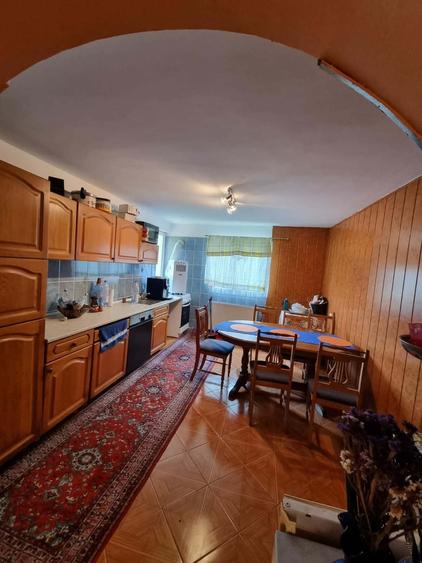 Casă cu 3 camere în Vlădesti