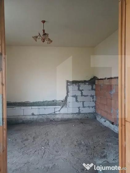 Casă cu 3 camere cu Teren 1856 Mp în Central