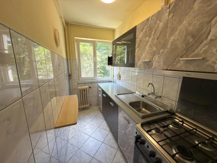 Apartament cu 2 camere semidecomandat, mobilat în Malu Roșu