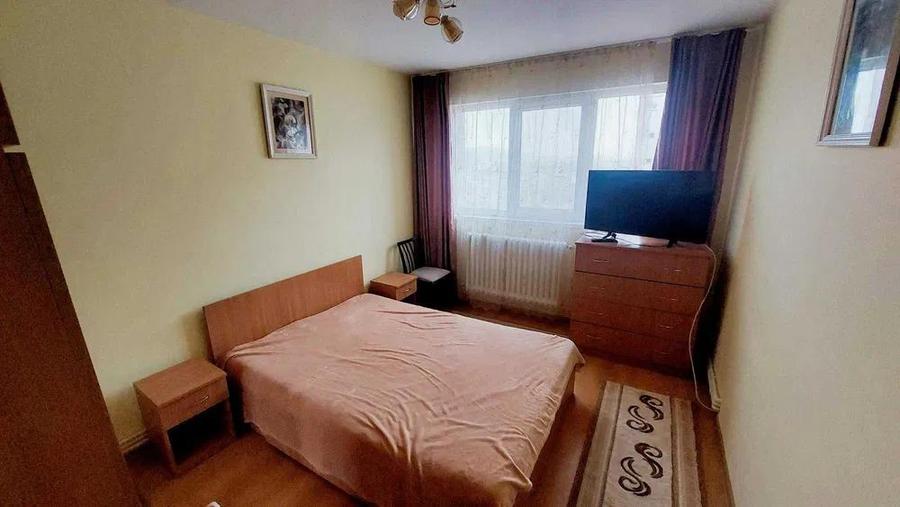 Apartament cu 2 camere semidecomandat, mobilat în Podu Roș