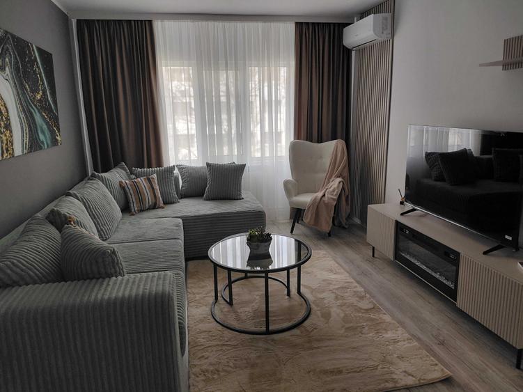 Apartament cu 3 camere semidecomandat în Micro 16