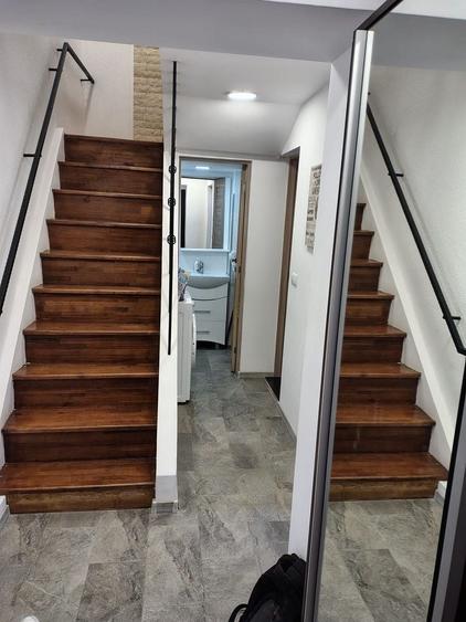 Casă individuală cu 8 camere cu Canalizare în Central