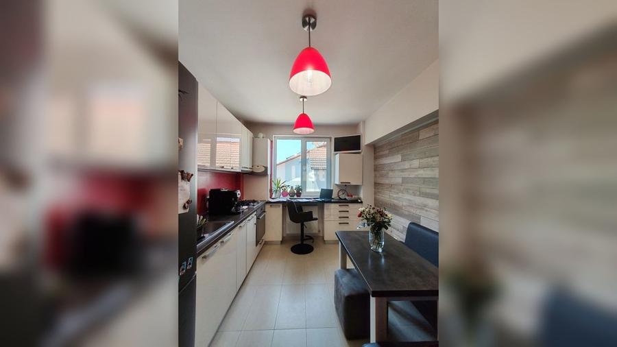 Apartament cu 3 camere semidecomandat, mobilat în Semicentral