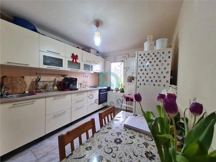 Apartament cu 3 camere decomandat în Craiter