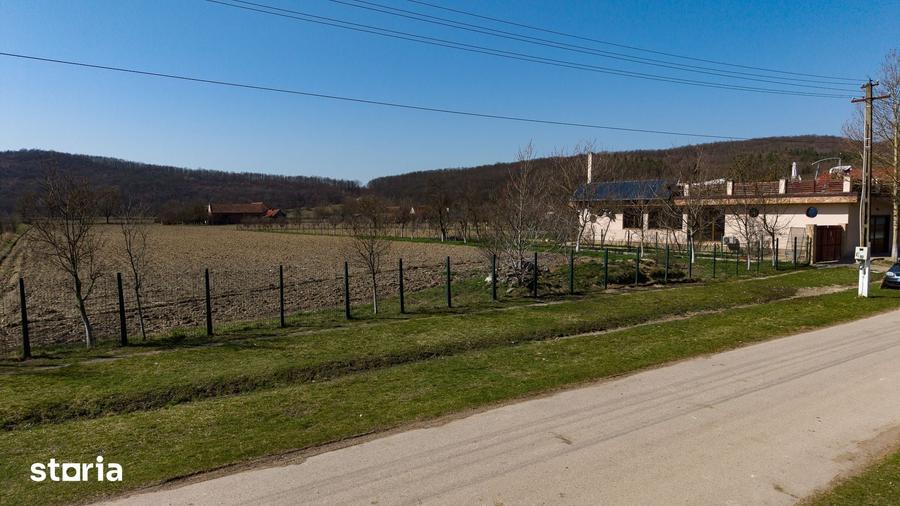 Teren de 2970 mp, în Mașloc