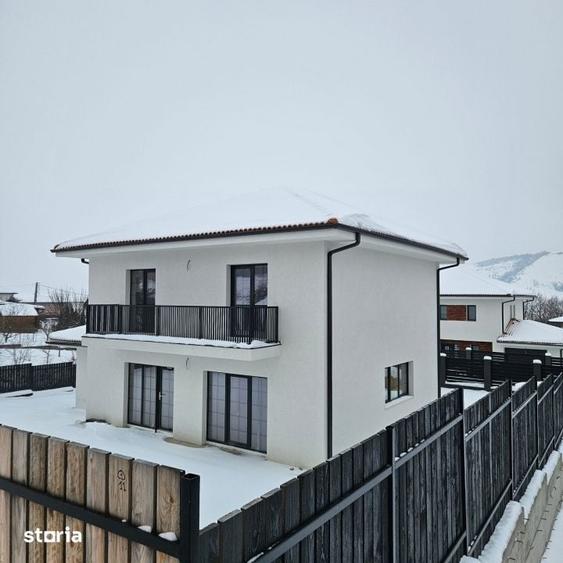 Casă cu 4 camere cu Teren 500 Mp în Merghindeal