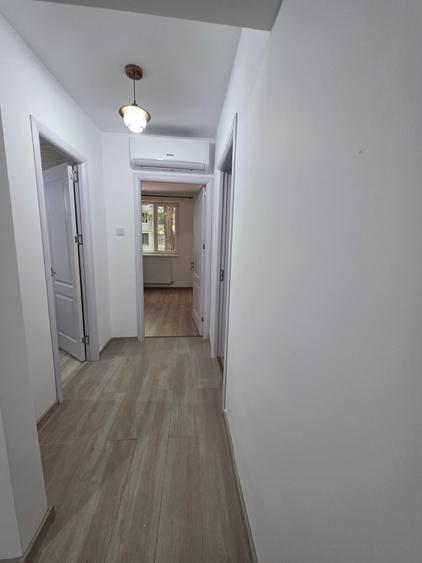 Apartament cu 3 camere decomandat în P-ța Reșița