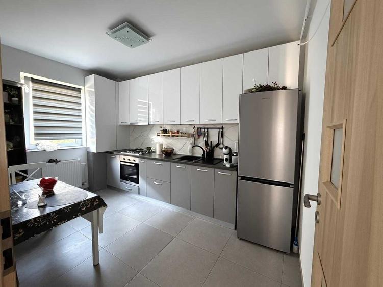 Apartament cu 2 camere decomandat în Dobroești