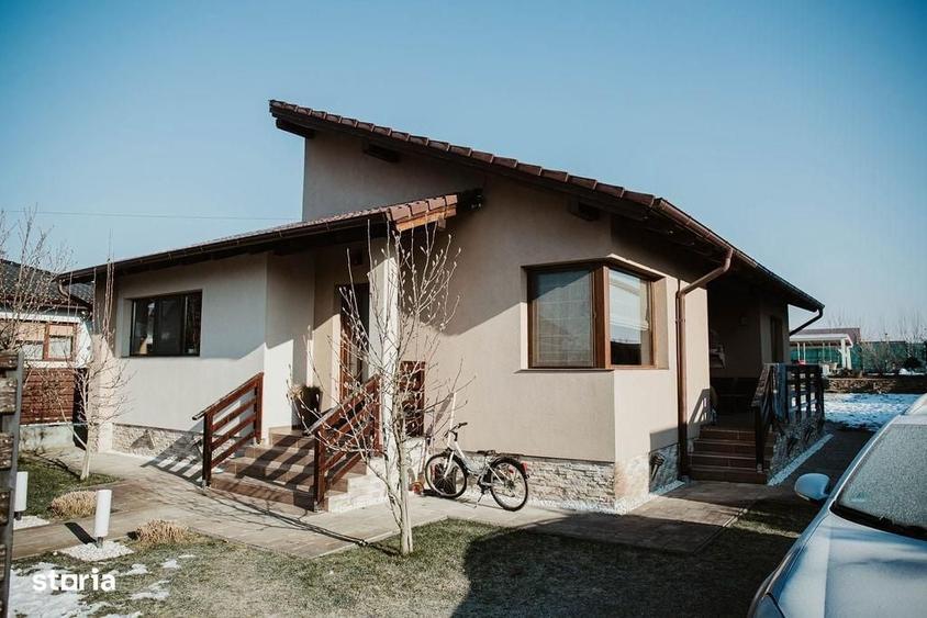 Casă cu 4 camere în Livezeni