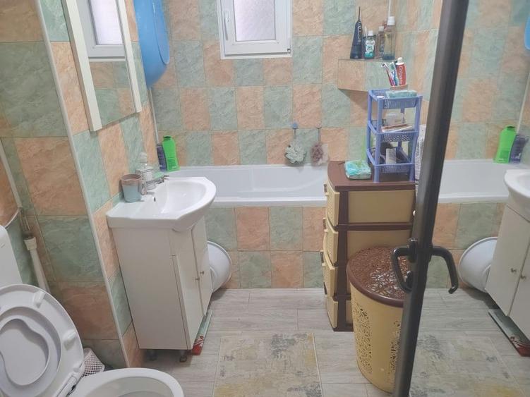 Apartament cu 3 camere decomandat în Buzaului