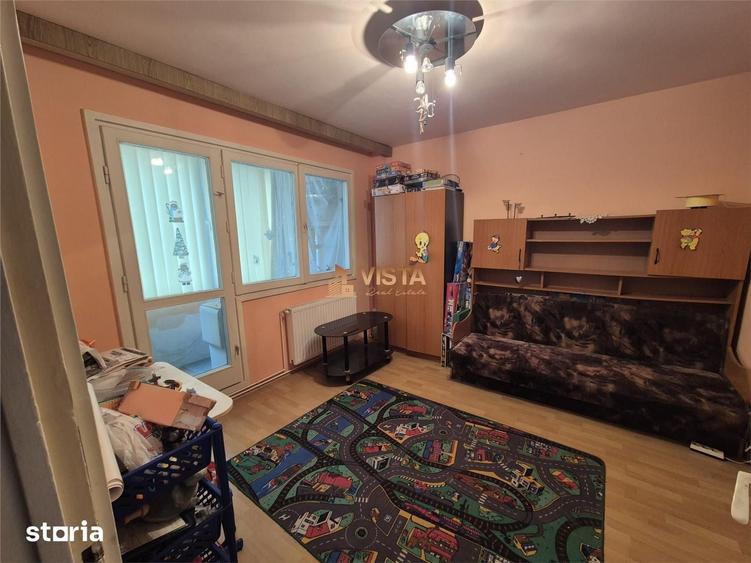 Apartament cu 3 camere semidecomandat în Astra