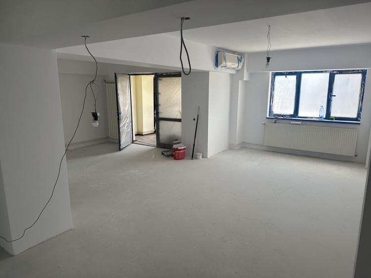 Apartament cu 4 camere decomandat în Ultracentral