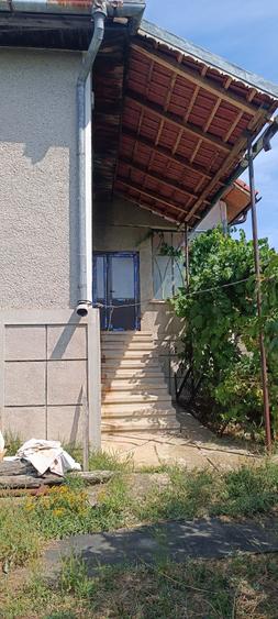Casă cu 3 camere în Jidoștița