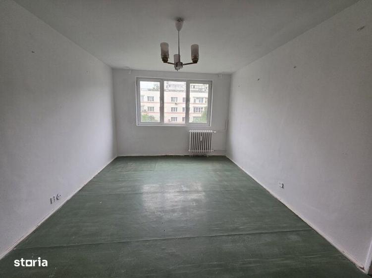 Apartament cu 3 camere semidecomandat în 1 Decembrie 1918