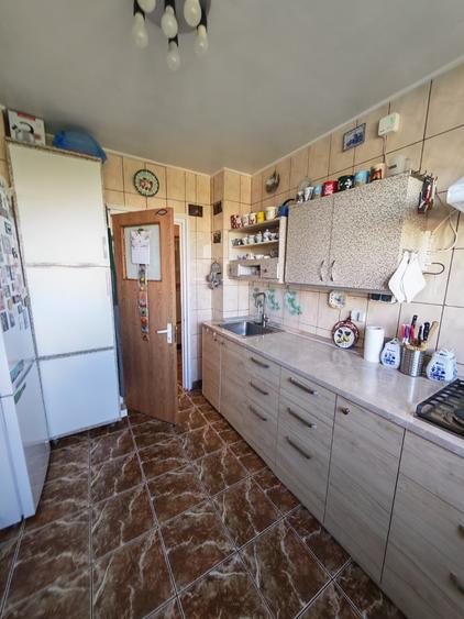 Apartament cu 3 camere decomandat în Brâncoveanu