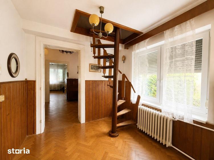 Casă cu 5 camere semidecomandat cu Teren 500 Mp în Central