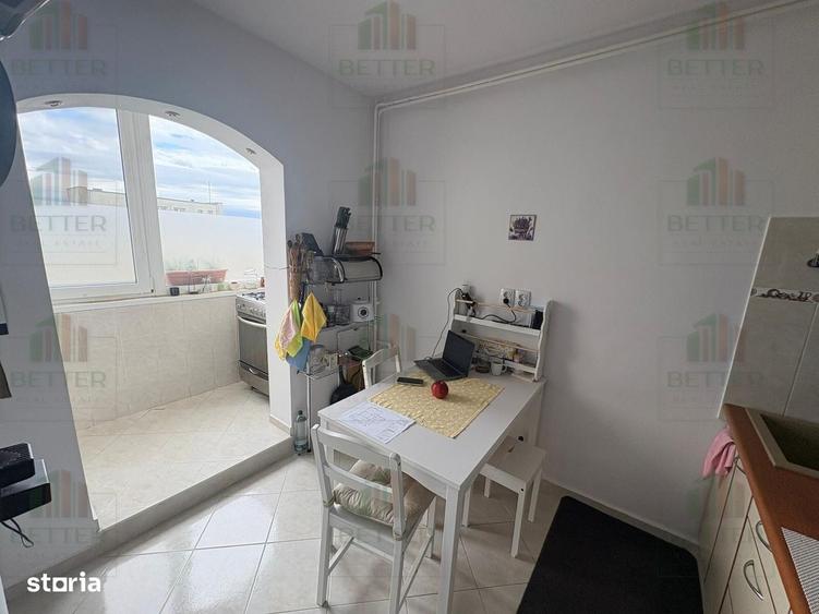 Apartament cu 3 camere decomandat în Tei