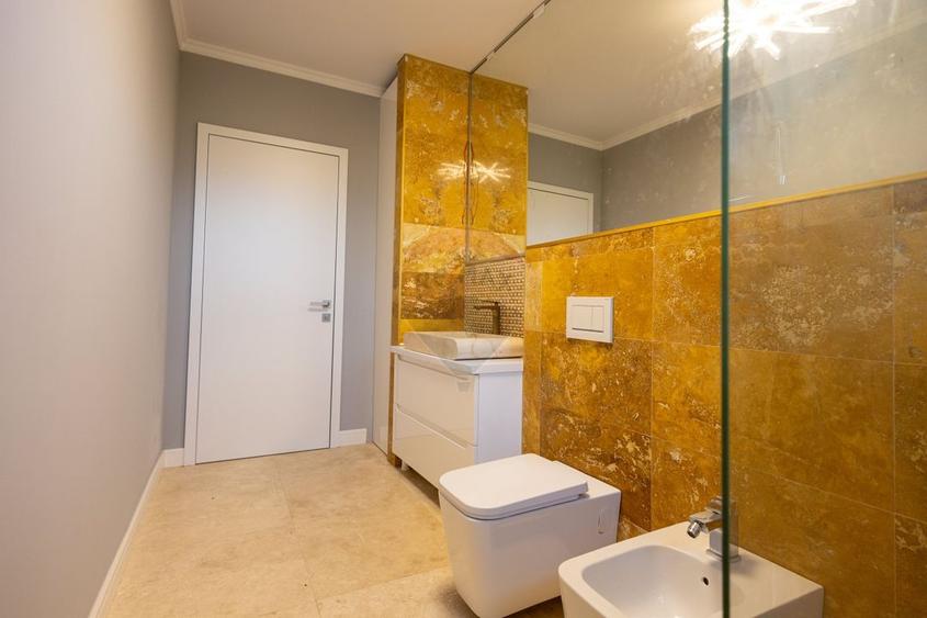 Casă individuală cu 5 camere cu Piscina în Bistrița